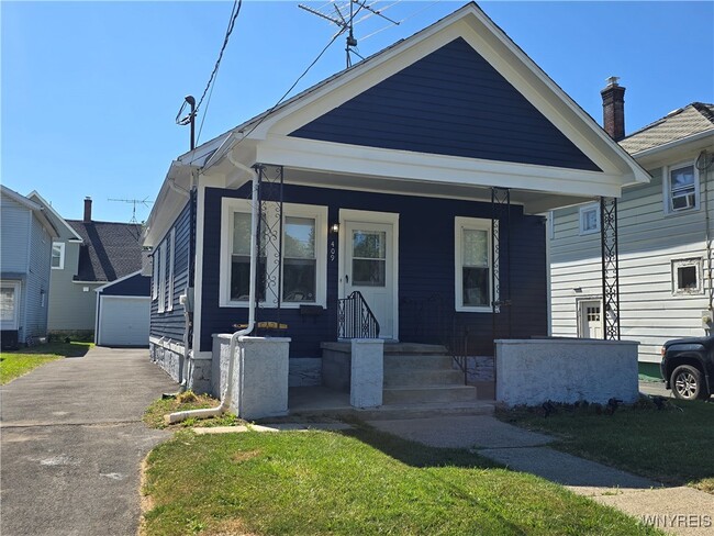 Building Photo - 409 Hawley St