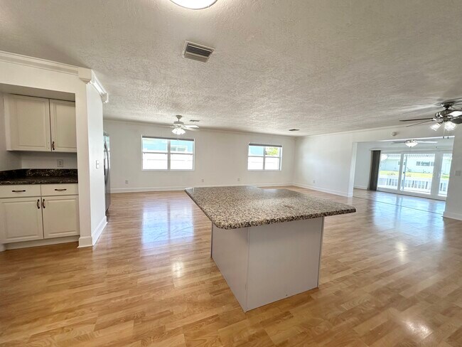 Foto del edificio - 1560 Salmon St