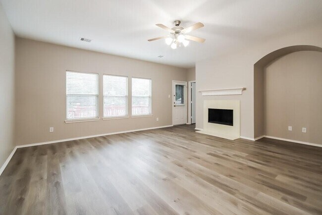 Building Photo - 4902 Summer Rain Dr