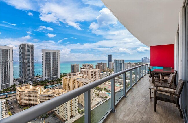 Foto del edificio - 2600 E Hallandale Beach Blvd