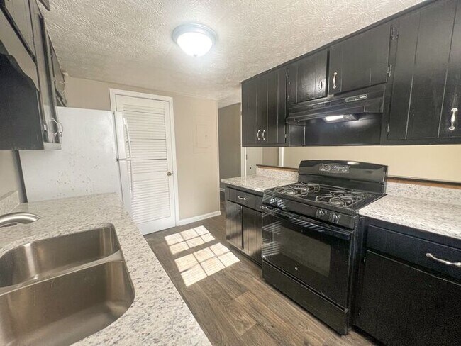 Foto del edificio - READY NOW!!! 2 Bed 1 Bath in Snellville