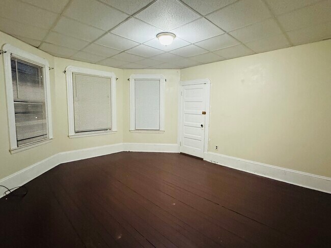 Building Photo - 834 Brock Ave