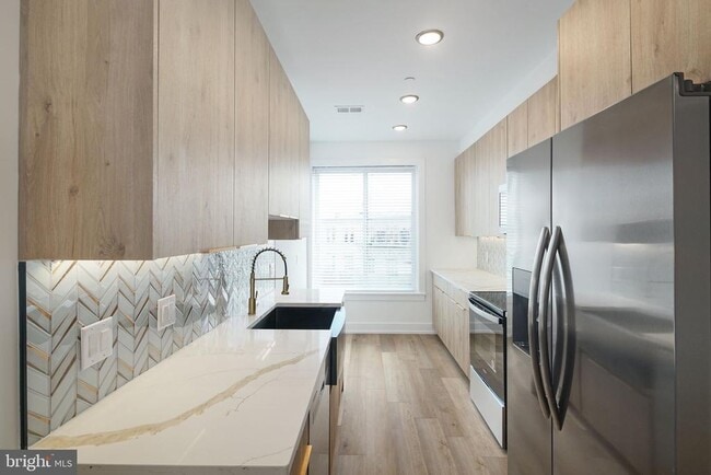 Foto del edificio - 2000 N Front St