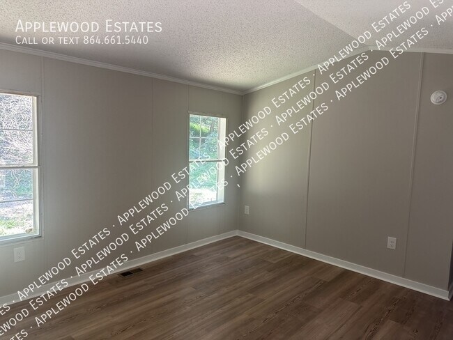 Foto del edificio - 230 Gibson Rd