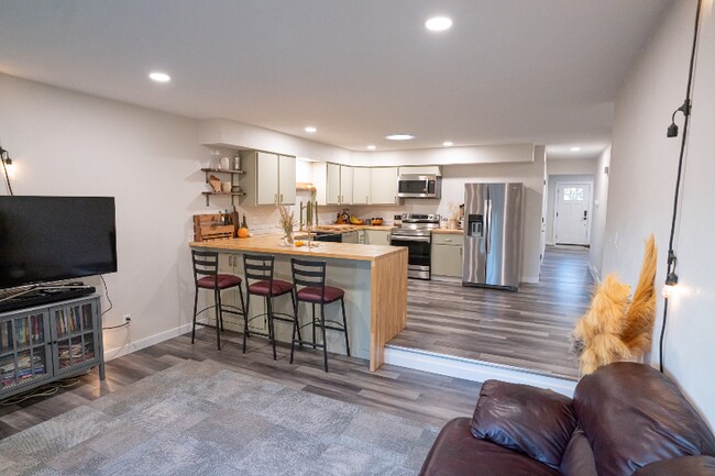 Foto del edificio - 1138 W Cecil St