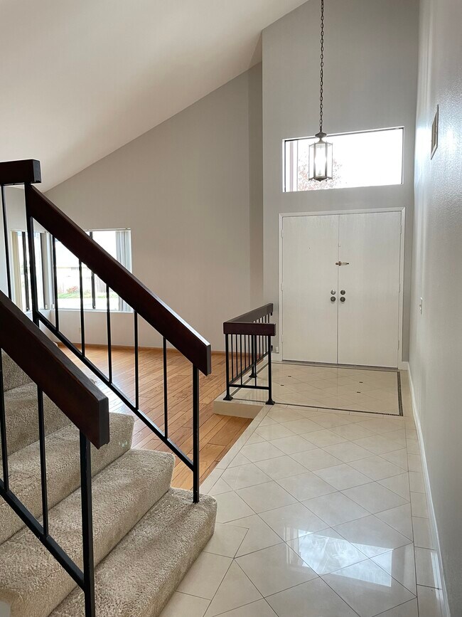 Entry - 17006 New Pine Dr
