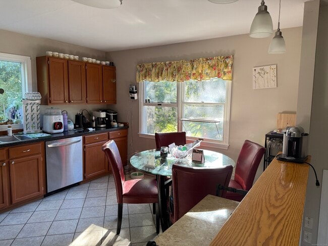 Building Photo - 308 Noank Ledyard Rd