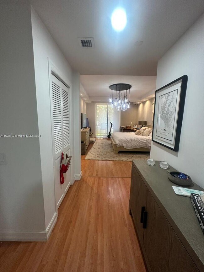 Building Photo - 151 Crandon Blvd