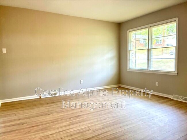 Foto del edificio - 6800 Fieldvale Pl