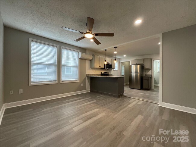 Foto del edificio - 53 Rex Ave