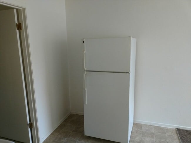 Building Photo - 1 bedroom 1 bathroom westside apt