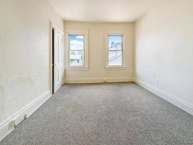 Building Photo - 257 37th St