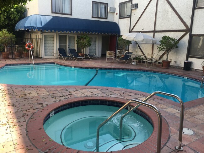Foto del edificio - Gorgeous Remodeled 2 Beds + 2 Bath Condo i...