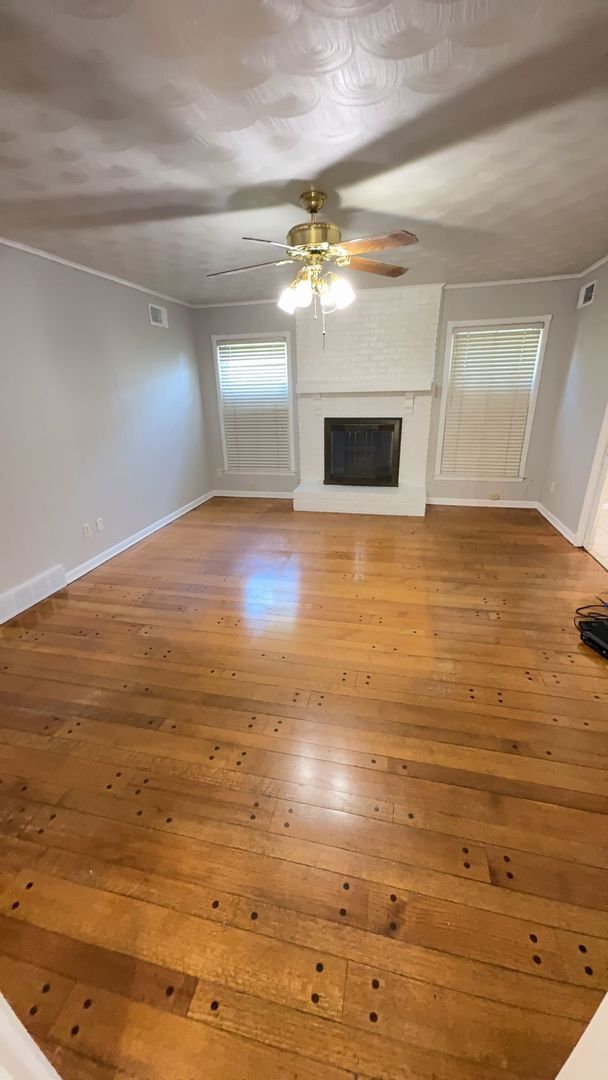 Building Photo - Spacious 3 bedroom 2 bath home for renr - ...