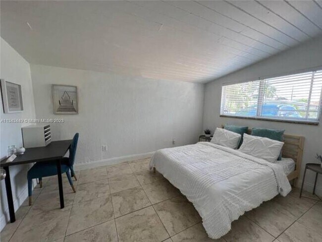 Foto del edificio - 7570 Simms St