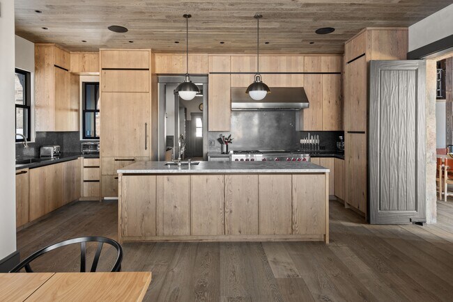 Foto del edificio - 379 Divide Dr