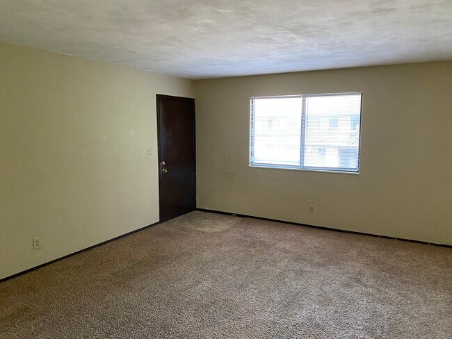 Building Photo - 2622 Eastview Dr