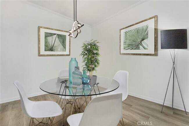 Foto del edificio - 10861 Moorpark St