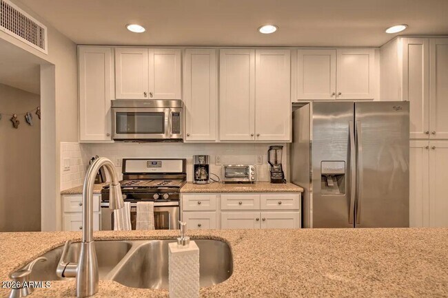 Building Photo - 609 S Priest Dr