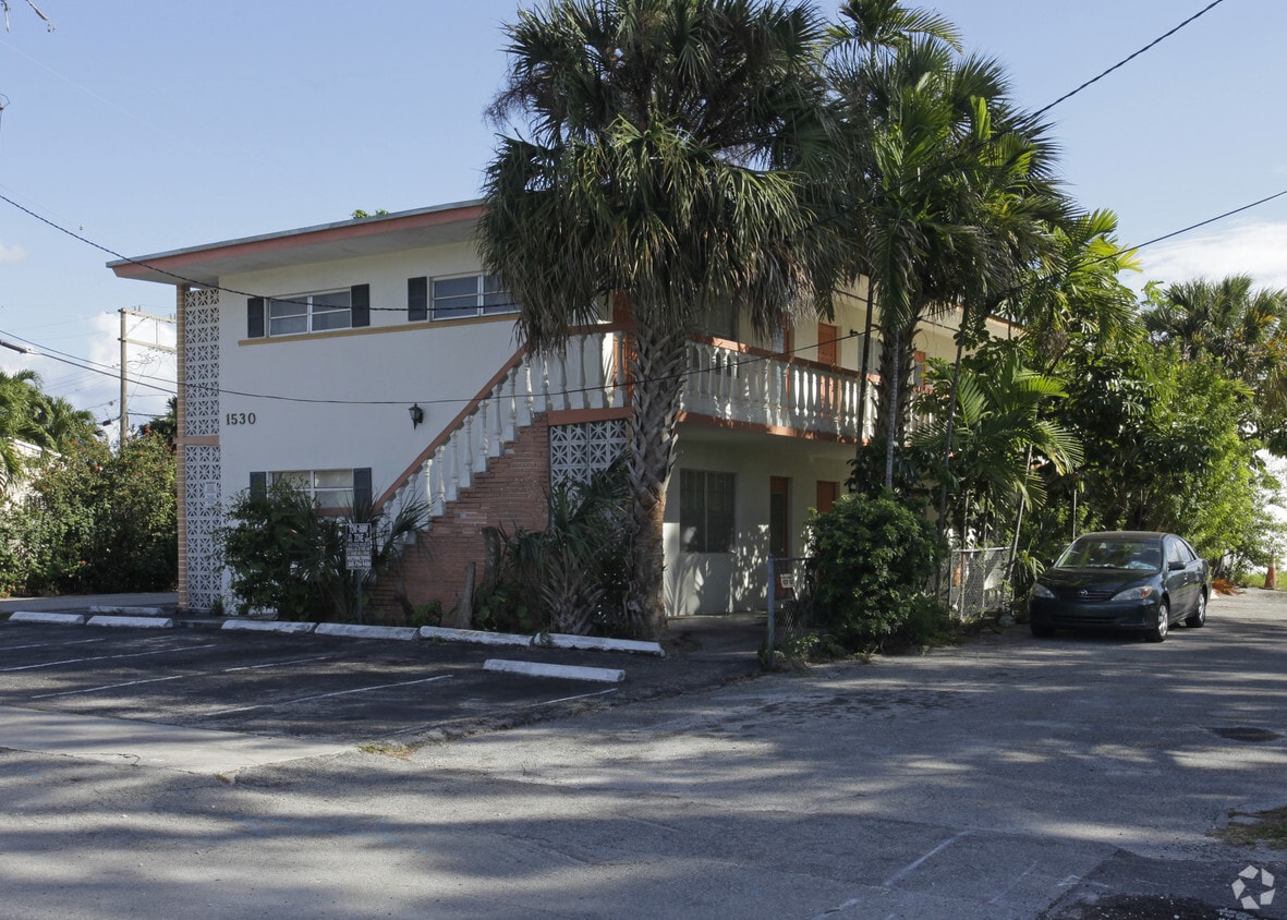 Building Photo - 1530 NE 124th St