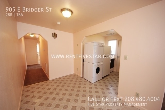 Building Photo - 905 E Bridger St