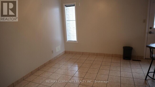 Photo du bâtiment - 172 Bellamy Rd N