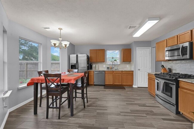 Foto del edificio - 3202 Starbridge Park Ln