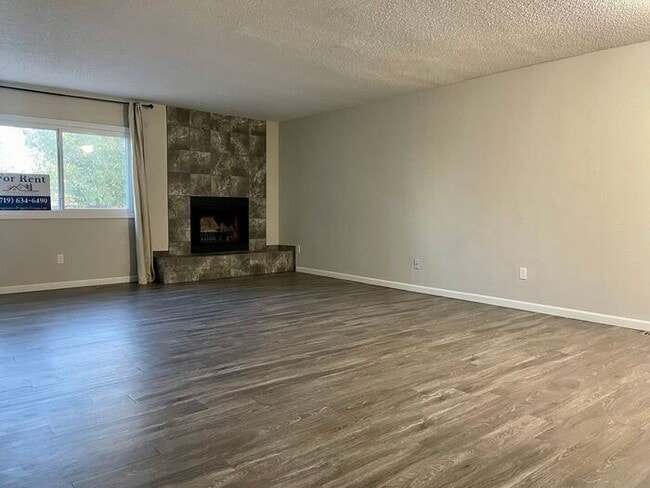 Foto del edificio - Spacious 3-bedroom, 2.5-bathroom Townhome