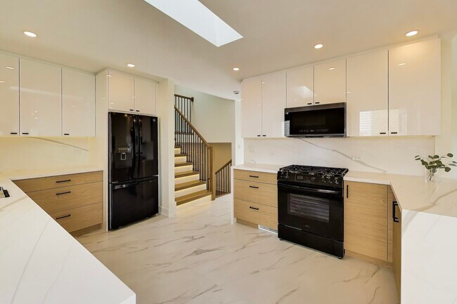 Foto del edificio - 909 S Waverly Ave