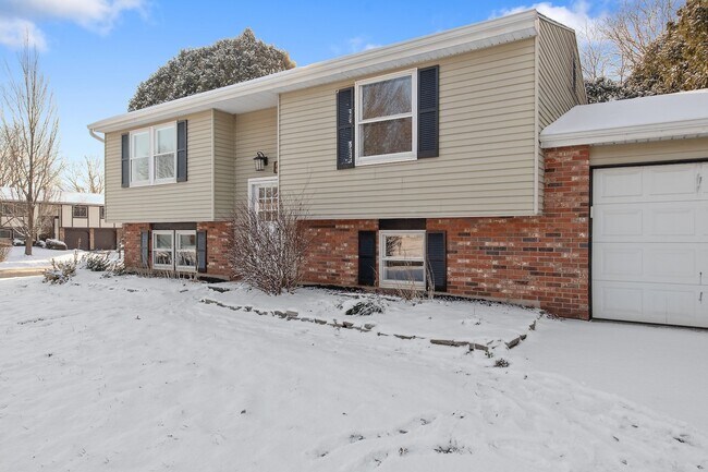 Foto del edificio - 4210 Trotwood Ln