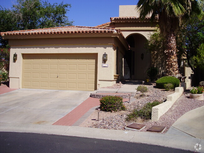 Building Photo - 1502 E Estrid Ave