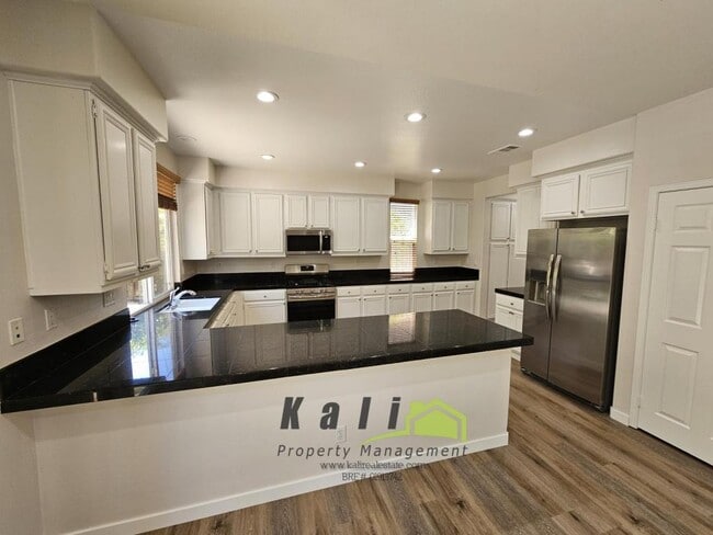 Building Photo - 359 Circulo Coronado