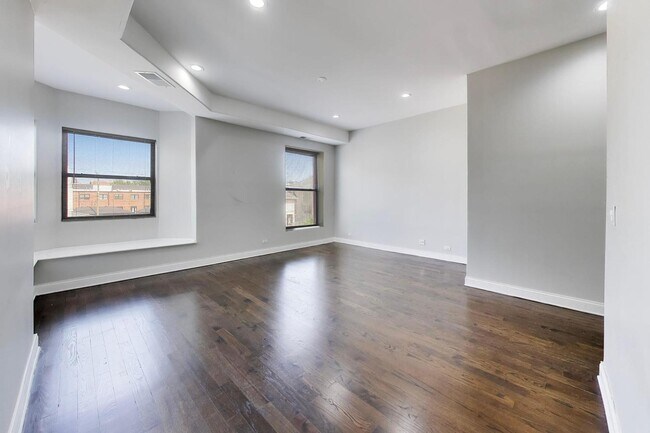 Foto del edificio - 3330 S Indiana Ave