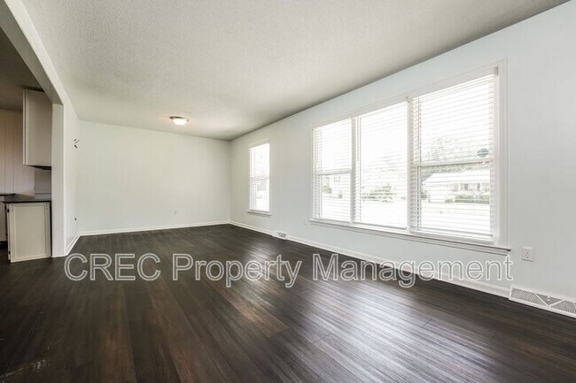 Foto del edificio - 7744 Allwood Ave