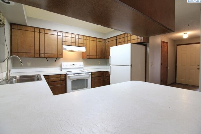 Building Photo - Kennewick 3 Bed/2 Bath Rambler + Bonus Room