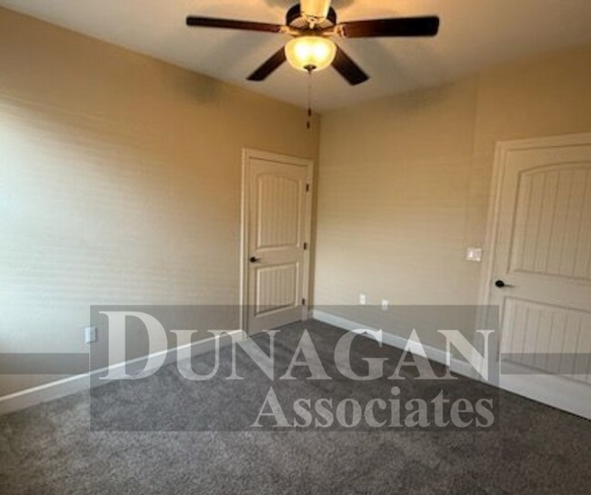 Foto del edificio - Newer 4 Bedroom Home Open house on 6/20/20...