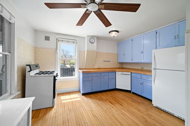 Foto del edificio - 809 W Touhy Ave