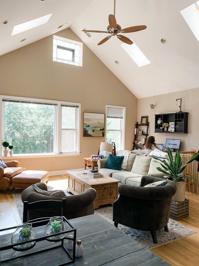 Foto del edificio - 3311 N Southport Ave