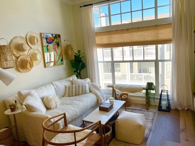 Building Photo - Fully furnished one luxury apt in the perf...