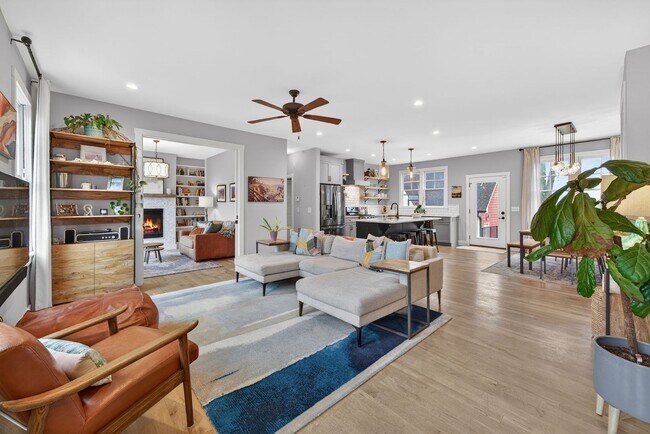 Foto del edificio - Great location, less than one mile from Historic Downtown Franklin.