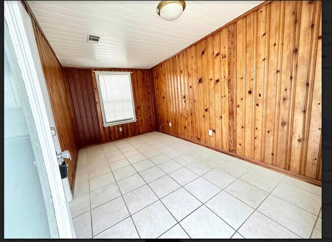 Foto del edificio - 122 Brandon Ave