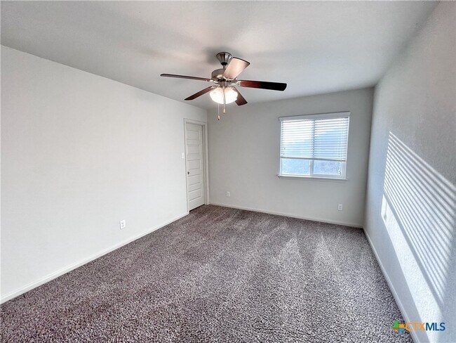 Foto del edificio - 310 Creekview Way