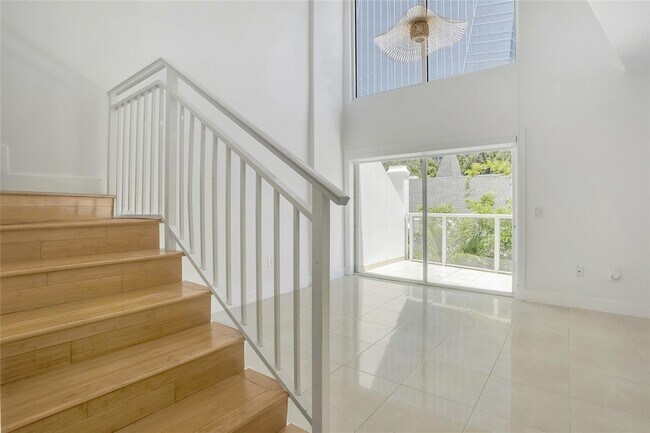Building Photo - 1528 Brickell Ave