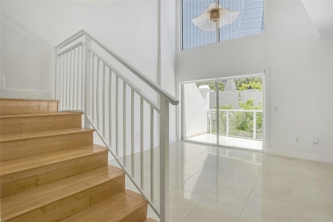 Building Photo - 1528 Brickell Ave