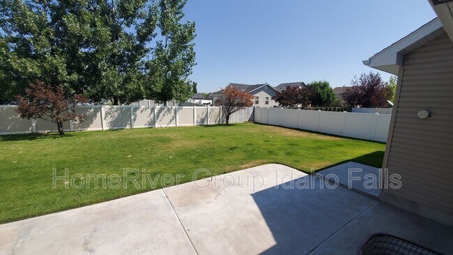 Building Photo - 674 Manchester Ln