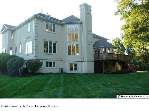 Foto del edificio - 16 Shallow Brook Rd