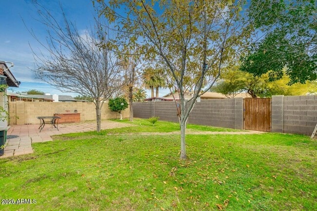 Building Photo - 93 S 95th St