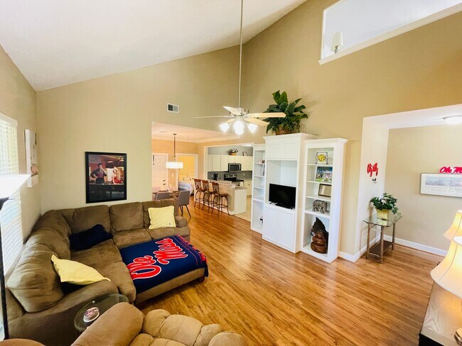 Building Photo - FURNISHED 3BD/3BA FOR RENT