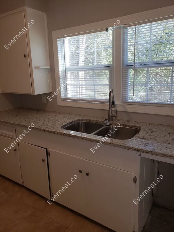 Building Photo - 4806 Woodmont Dr