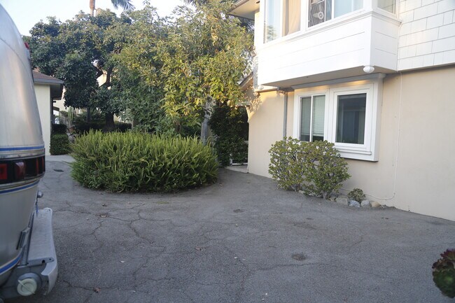 Building Photo - 1506 Yale St